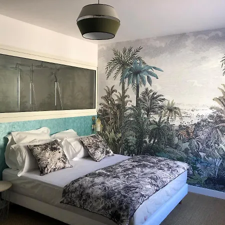 Le Domaine Aubazen Bed & Breakfast *