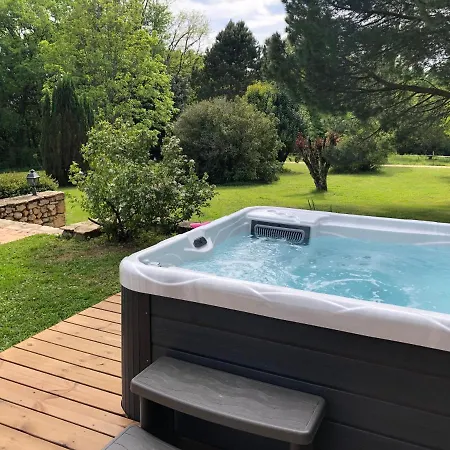 Le Domaine Aubazen Bed & Breakfast